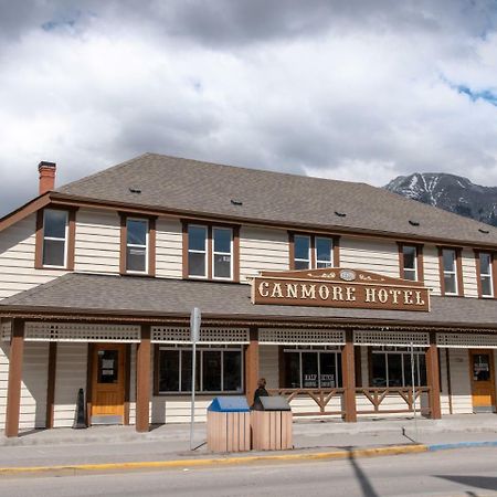 Party Hostel - The Canmore Hotel Hostel Exterior photo